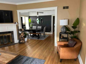 Beautiful Luxury Suite B of Shorewood Home